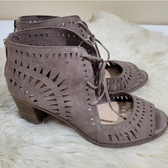 ❤️ Vince Camuto Tarita Suede Cut Out Suede Lace Up Peep Toe Booties - Picture 7 of 10